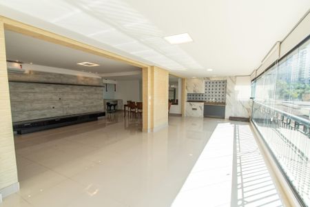 Apartamento à venda com 247m², 4 quartos e 4 vagasVaranda da Sala