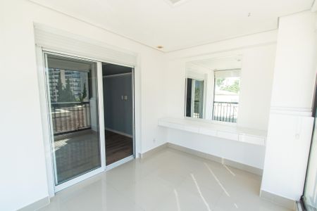 Apartamento à venda com 247m², 4 quartos e 4 vagasVaranda da suíte 2