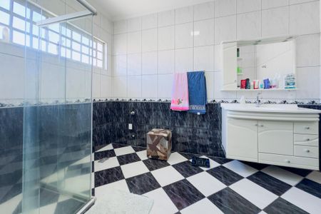 Casa para alugar com 263m², 4 quartos e 4 vagas Casa para alugar com 263m², 4 quartos e 4 vagasBanheiro da Suíte