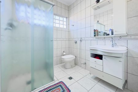 Casa para alugar com 263m², 4 quartos e 4 vagas Casa para alugar com 263m², 4 quartos e 4 vagasBanheiro Social