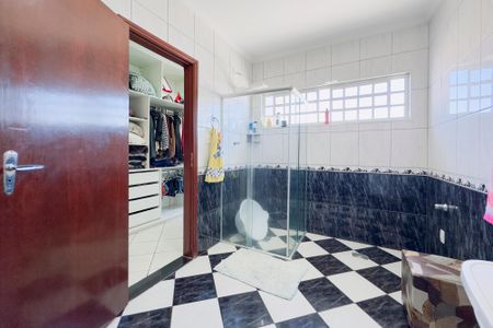 Casa para alugar com 263m², 4 quartos e 4 vagas Casa para alugar com 263m², 4 quartos e 4 vagasBanheiro da Suíte