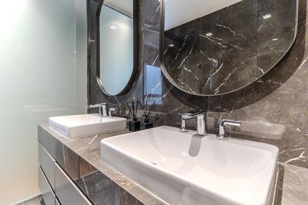 Casa de condomínio à venda com 107m², 2 quartos e 1 vaga Casa de condomínio à venda com 107m², 2 quartos e 1 vagaBanheiro da Suíte 1