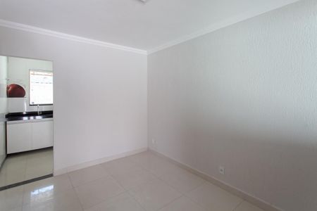 Sala de casa à venda com 2 quartos, 90m² em Braúnas, Belo Horizonte