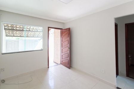 Sala de casa à venda com 2 quartos, 90m² em Braúnas, Belo Horizonte
