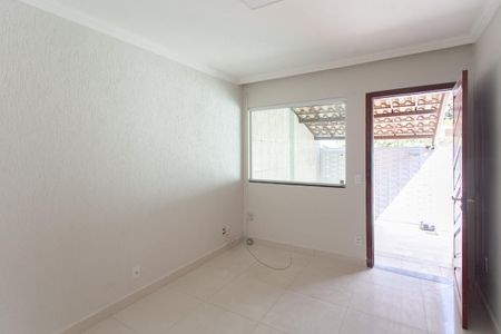 Sala de casa à venda com 2 quartos, 90m² em Braúnas, Belo Horizonte