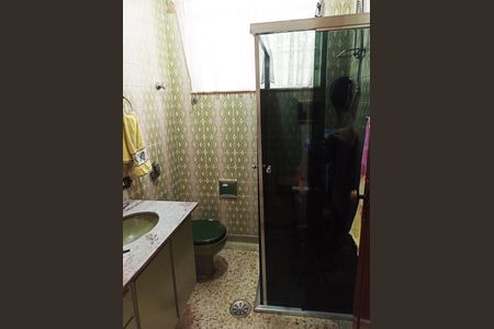 Casa à venda com 253m², 4 quartos e 5 vagasBanheiro 2