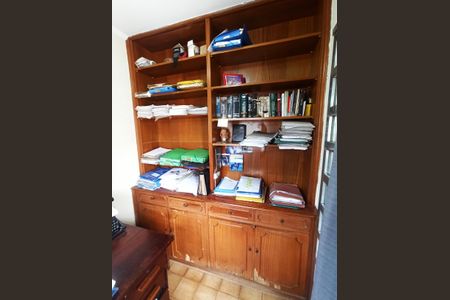 Casa à venda com 253m², 4 quartos e 5 vagasEdícula - Escritório