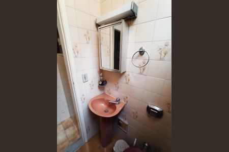 Casa à venda com 253m², 4 quartos e 5 vagasEdícula - Banheiro