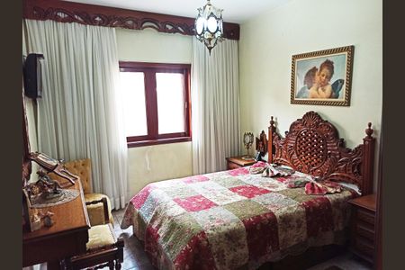 Casa à venda com 253m², 4 quartos e 5 vagasSuíte