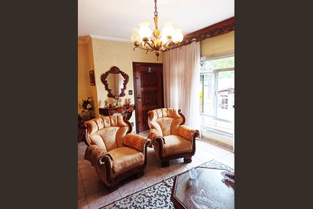 Casa à venda com 253m², 4 quartos e 5 vagasSala