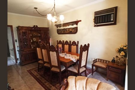 Casa à venda com 253m², 4 quartos e 5 vagasSala de Jantar