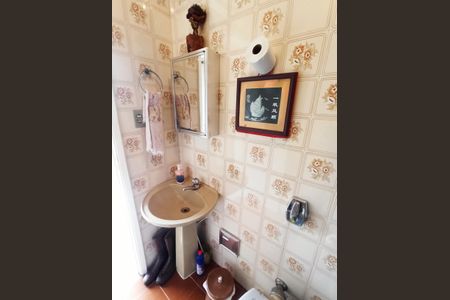 Casa à venda com 253m², 4 quartos e 5 vagasBanheiro de Serviço