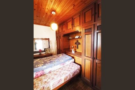 Casa à venda com 253m², 4 quartos e 5 vagasEdícula - Quarto