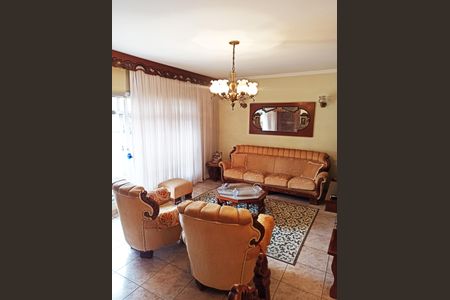 Casa à venda com 253m², 4 quartos e 5 vagasSala