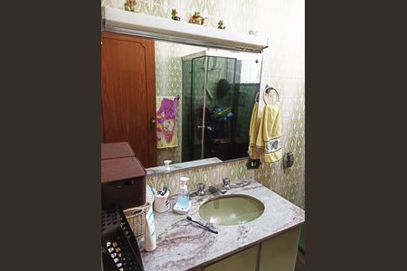 Casa à venda com 253m², 4 quartos e 5 vagasBanheiro 2