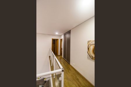 Casa de condomínio à venda com 250m², 3 quartos e 4 vagas Casa de condomínio à venda com 250m², 3 quartos e 4 vagasCorredor