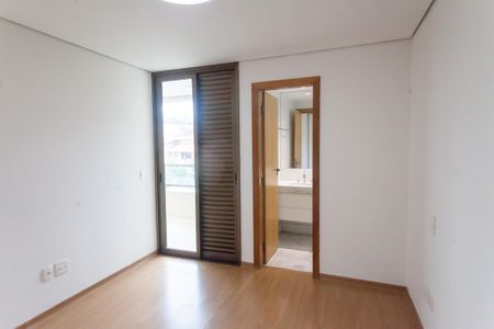 Apartamento à venda com 180m², 4 quartos e 4 vagassuite 1