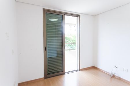 Apartamento à venda com 180m², 4 quartos e 4 vagasquarto 2