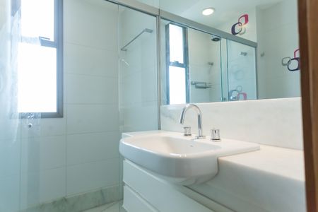 Apartamento à venda com 180m², 4 quartos e 4 vagasBanheiro Social