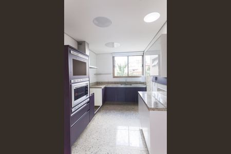 Apartamento à venda com 180m², 4 quartos e 4 vagasCozinha