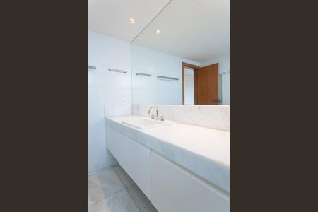 Apartamento à venda com 180m², 4 quartos e 4 vagasbanheiro suite master