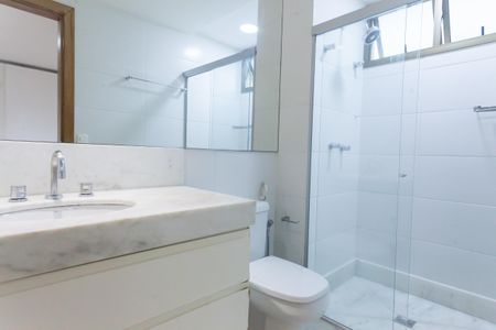 Apartamento à venda com 180m², 4 quartos e 4 vagasBanheiro da Suíte 1