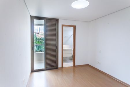 Apartamento à venda com 180m², 4 quartos e 4 vagassuite 1