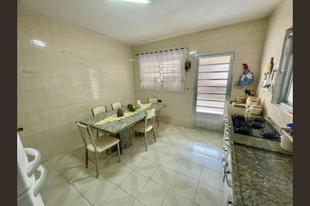 Casa à venda com 125m², 2 quartos e 2 vagas Casa à venda com 125m², 2 quartos e 2 vagasCozinha