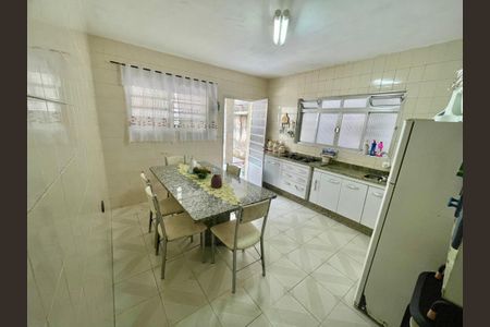 Casa à venda com 125m², 2 quartos e 2 vagas Casa à venda com 125m², 2 quartos e 2 vagasCozinha