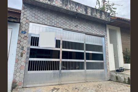 Casa à venda com 125m², 2 quartos e 2 vagas Casa à venda com 125m², 2 quartos e 2 vagasFachada