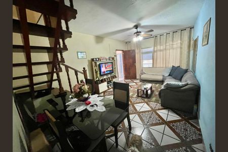 Casa à venda com 125m², 2 quartos e 2 vagas Casa à venda com 125m², 2 quartos e 2 vagasSala