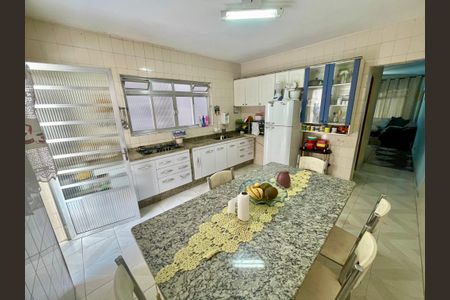 Casa à venda com 125m², 2 quartos e 2 vagas Casa à venda com 125m², 2 quartos e 2 vagasCozinha