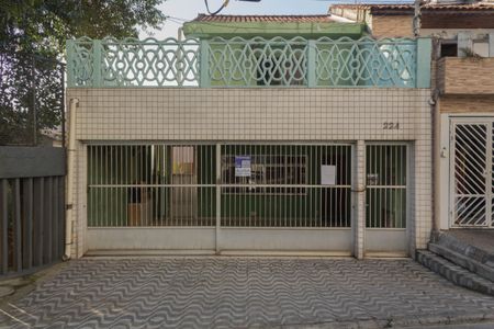 Casa para alugar com 150m², 2 quartos e 2 vagasFachada