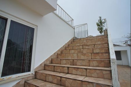 Casa à venda com 390m², 5 quartos e 4 vagasEscada