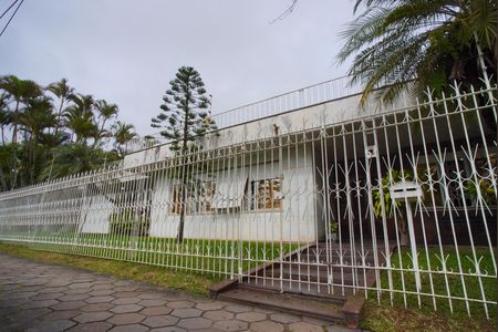 Casa à venda com 390m², 5 quartos e 4 vagasFachada