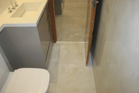 Apartamento à venda com 94m², 2 quartos e 2 vagasBanheiro da Suíte 2