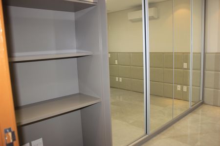Apartamento à venda com 94m², 2 quartos e 2 vagasCloset da Suíte 2