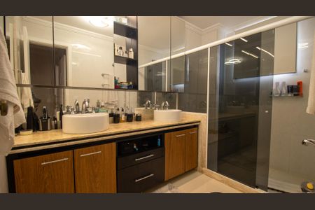 Apartamento à venda com 380m², 5 quartos e 3 vagasBanheiro da Suíte 2