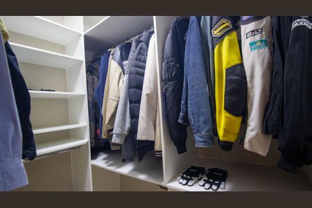 Apartamento à venda com 380m², 5 quartos e 3 vagasCloset da Suíte 2