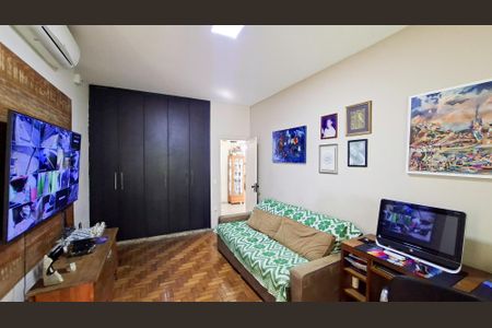 Casa à venda com 560m², 3 quartos e 3 vagasEscritório