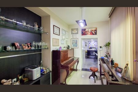 Casa à venda com 560m², 3 quartos e 3 vagasSala