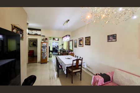 Casa à venda com 560m², 3 quartos e 3 vagasSala