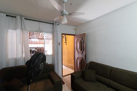 Casa à venda com 120m², 2 quartos e 1 vaga Casa à venda com 120m², 2 quartos e 1 vagaSala