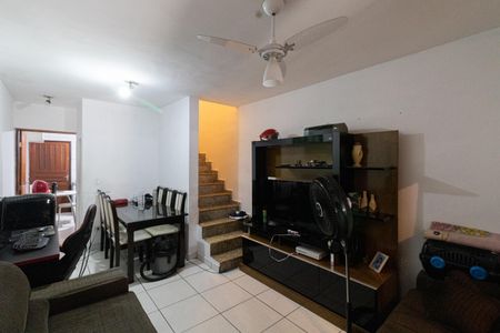 Sala de casa à venda com 2 quartos, 120m² em Vila Carmosina, São Paulo