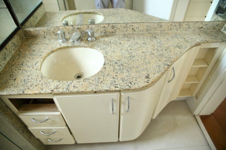 Apartamento à venda com 280m², 3 quartos e 4 vagasBanheiro da Suíte 2