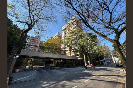 Apartamento à venda com 280m², 3 quartos e 4 vagasFachada e Portaria