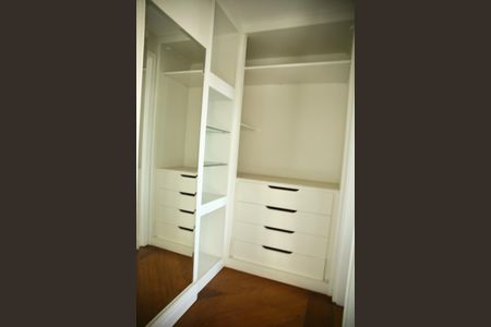 Apartamento à venda com 280m², 3 quartos e 4 vagasSuíte 2