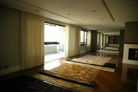 Apartamento à venda com 280m², 3 quartos e 4 vagasSala