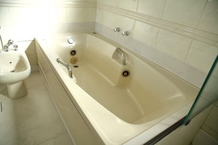 Apartamento à venda com 280m², 3 quartos e 4 vagasBanheiro da Suíte 1