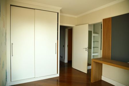 Apartamento à venda com 280m², 3 quartos e 4 vagasSuíte 2